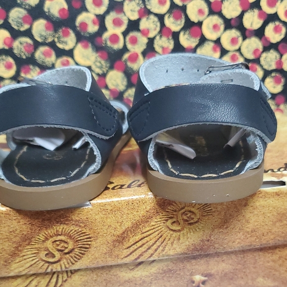 Salt Water Sandals by Hoy Black Sandals Comfortable Versatile - Picture 3 of 9